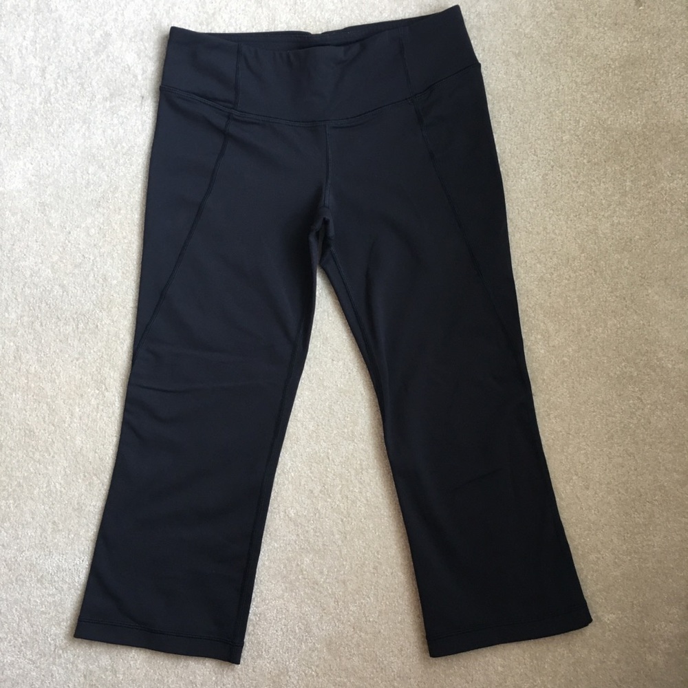 Lululemon Gather and Crow Slit Crop - Picture 3 of 6